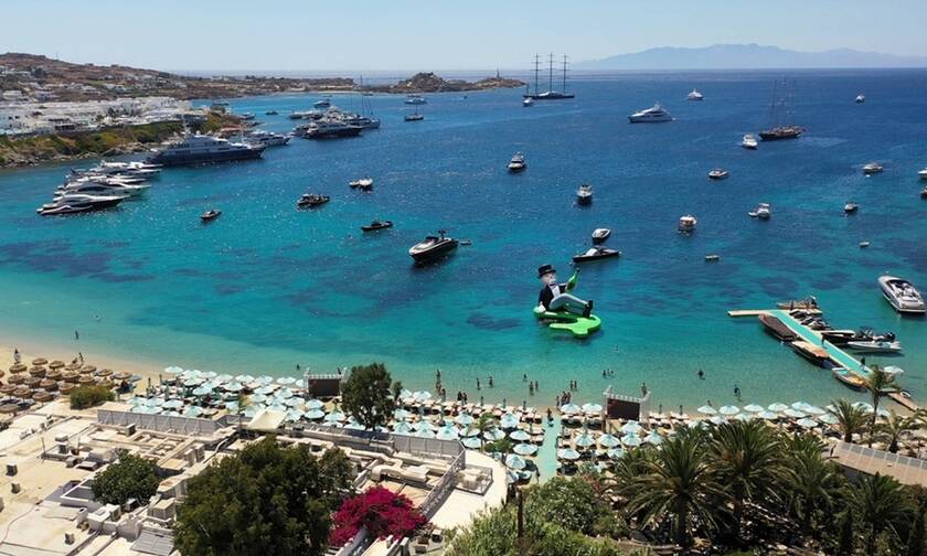 The Sun: Οι Βρετανοί είναι ευπρόσδεκτοι στην Ελλάδα για τις καλοκαιρινές διακοπές