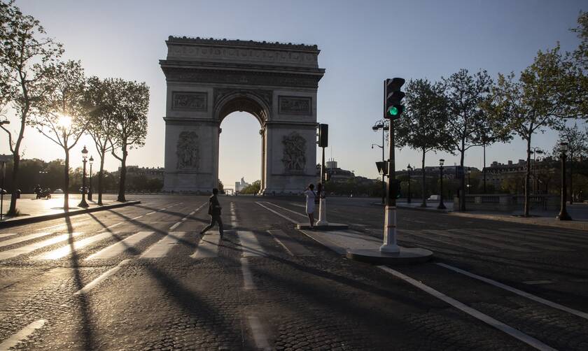 Κορονοϊός Γαλλία: Για έναν χρόνο αναβλήθηκε το «πακετάρισμα» της Αψίδας του Θριάμβου στο Παρίσι 