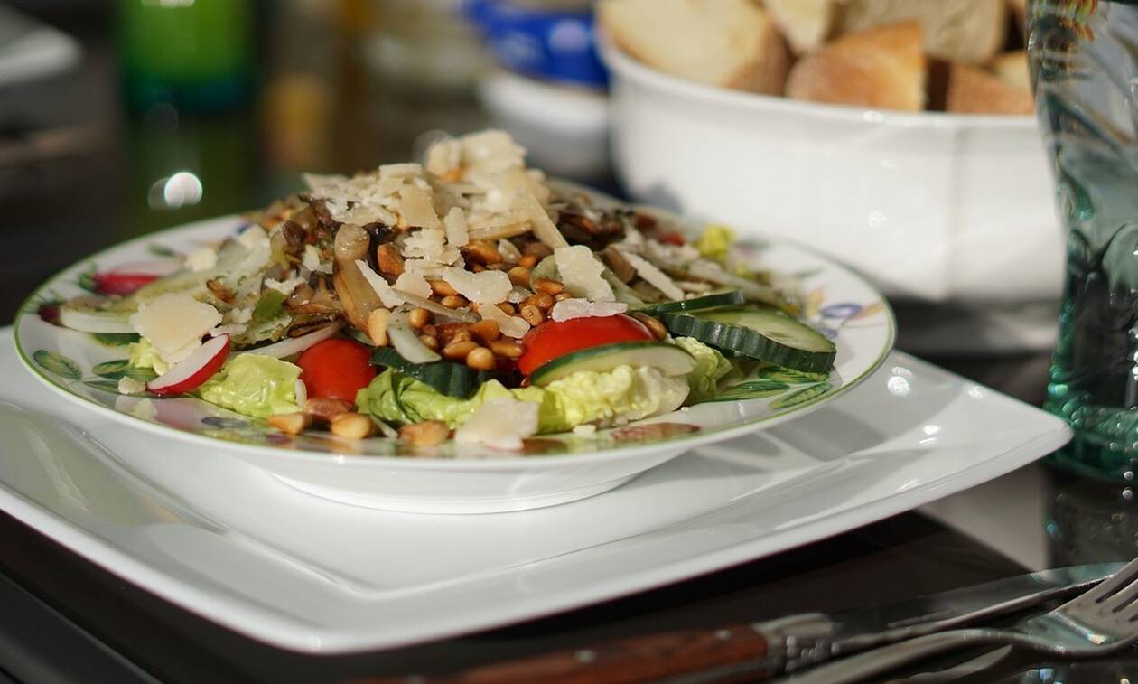 Κορονοϊός: Αεροπορική εταιρεία δίνει τα γεύματα των πτήσεων σε όσους νοσταλγούν τα ταξίδια