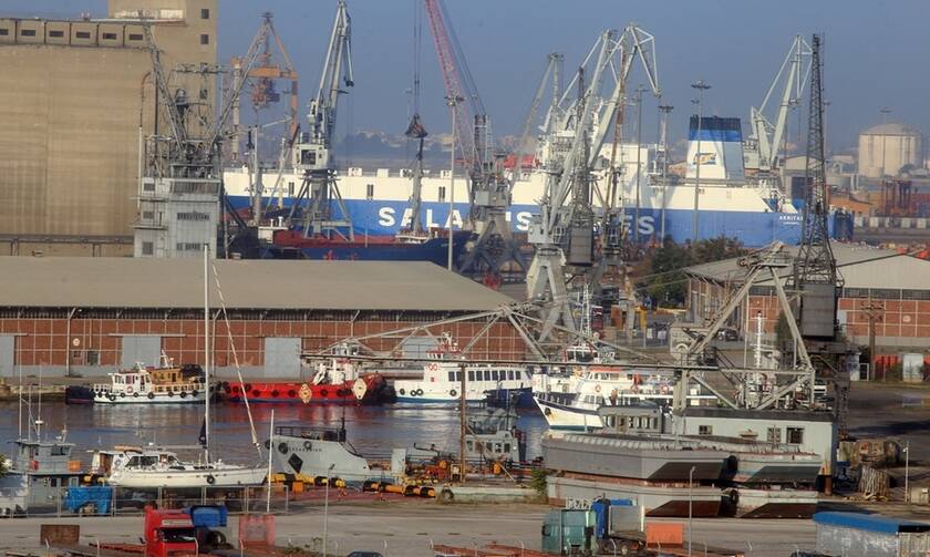 Θεσσαλονίκη: Πρόσκρουση φορτηγών πλοίων σε με υλικές ζημίες