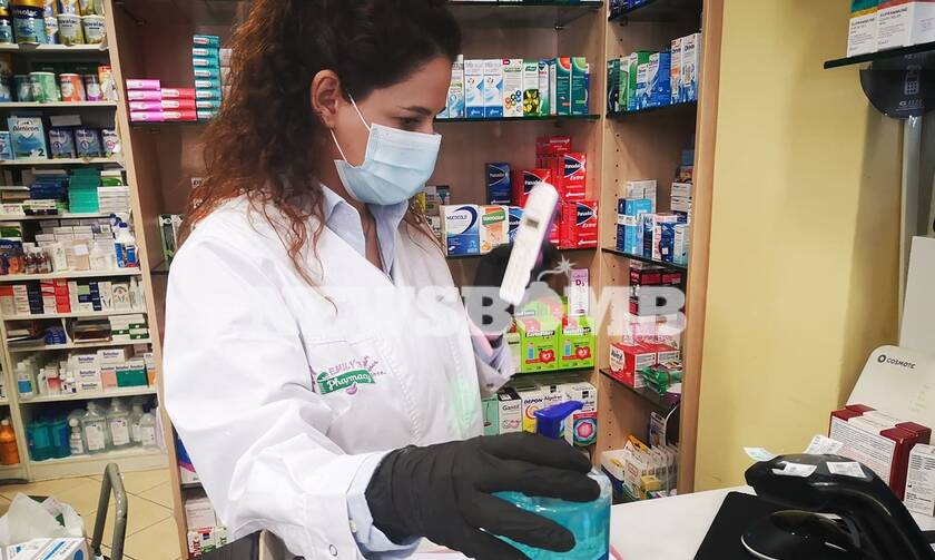 Ρεπορτάζ Newsbomb.gr: Ξεπουλάνε οι μάσκες και τα αντισηπτικά στα φαρμακεία