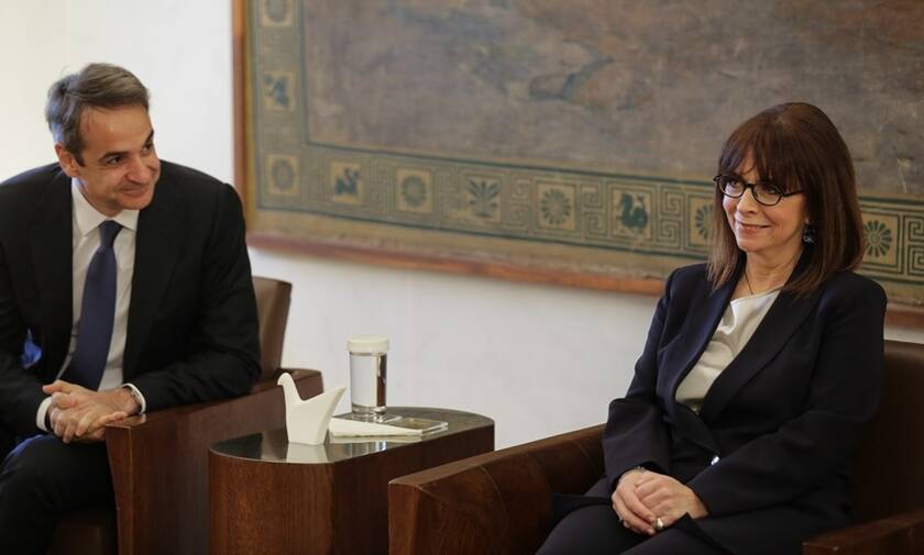 ΤΩΡΑ: Συνάντηση Μητσοτάκη - Σακελλαροπούλου στο Προεδρικό Μέγαρο