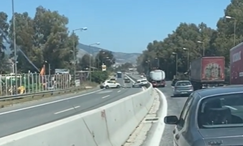 Τροχαίο σοκ στον Σκαραμαγκά: Οδηγούσε ανάποδα στη Λεωφόρο Αθηνών και τράκαρε (vid)
