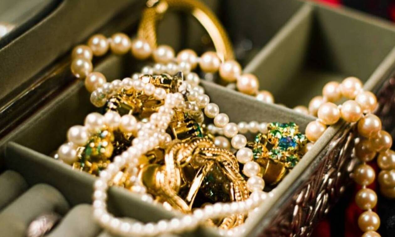 Θεσσαλονίκη: Πούλησε σε ενεχυροδανειστήριο πανάκριβα κλεμμένα κοσμήματα αξίας 50.000 ευρώ