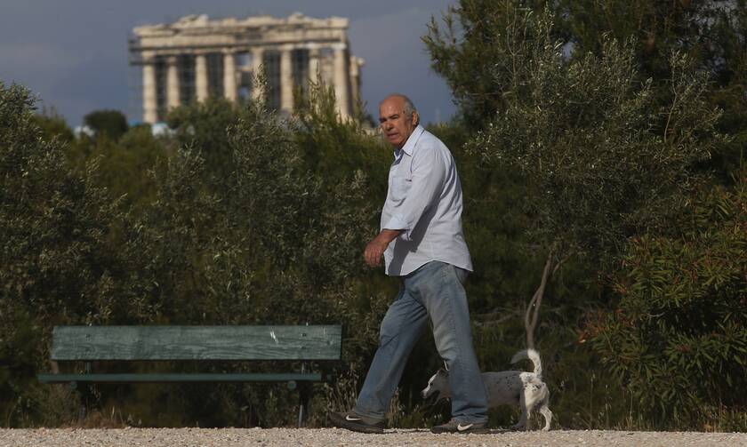 Guardian: Πώς η Ελλάδα κατάφερε να αντισταθεί στον κορονοϊό - Βίντεο από το  Σωτηρία