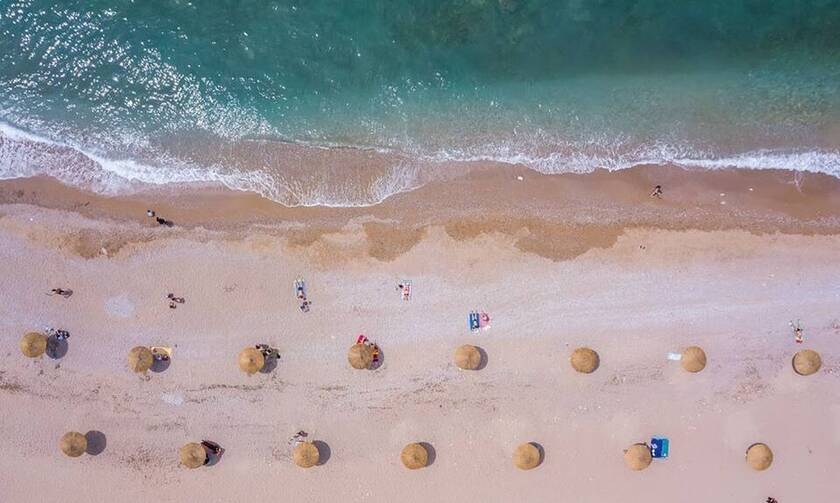 Κορονοϊός: Έτσι θα είναι οι οργανωμένες παραλίες στην Γλυφάδα (pics)