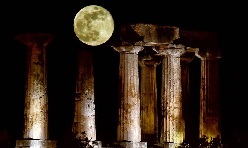 «Φεγγάρι, μάγια μου ‘κανες...»: Μαγικές εικόνες από την υπερπανσέληνο σε όλη την Ελλάδα