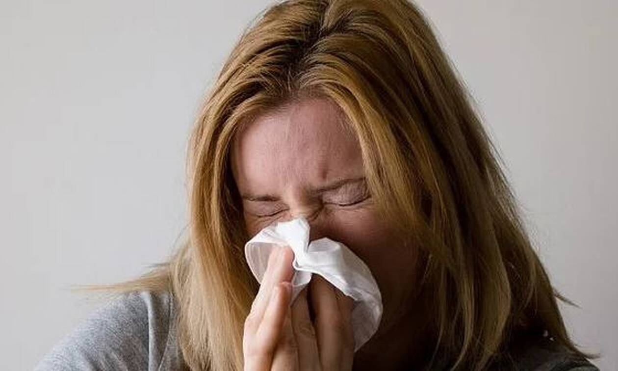 Τσιόδρας: Πώς θα ξεχωρίσουμε τα συμπτώματα της αλλεργίας από αυτά του κορονοϊού (vid)