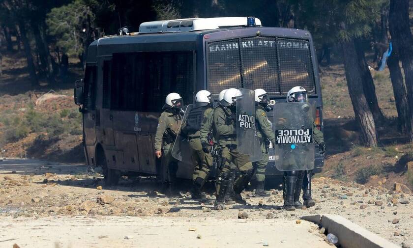 Μυτιλήνη: Βαρύτατες κατηγορίες που αντιμετωπίζουν 20 πολίτες  για την επίθεση κατά των αστυνομικών