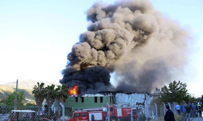 Κρήτη: Εικόνες που σοκάρουν από την πυρκαγιά στο Ηράκλειο - Εναέρια πλάνα από το εργοστάσιο