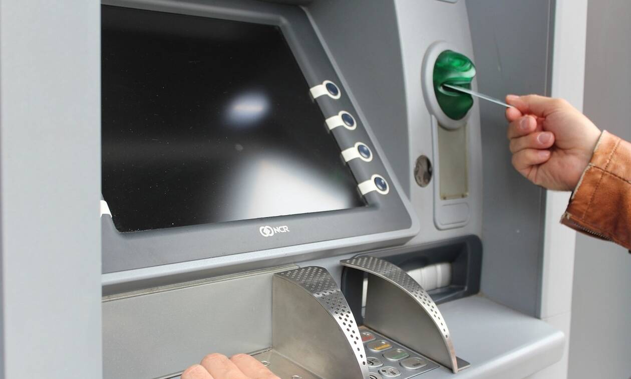 Τρόμος στο ATM: Πήγαν να βγάλουν λεφτά και έπαθαν ΣΟΚ (pics)
