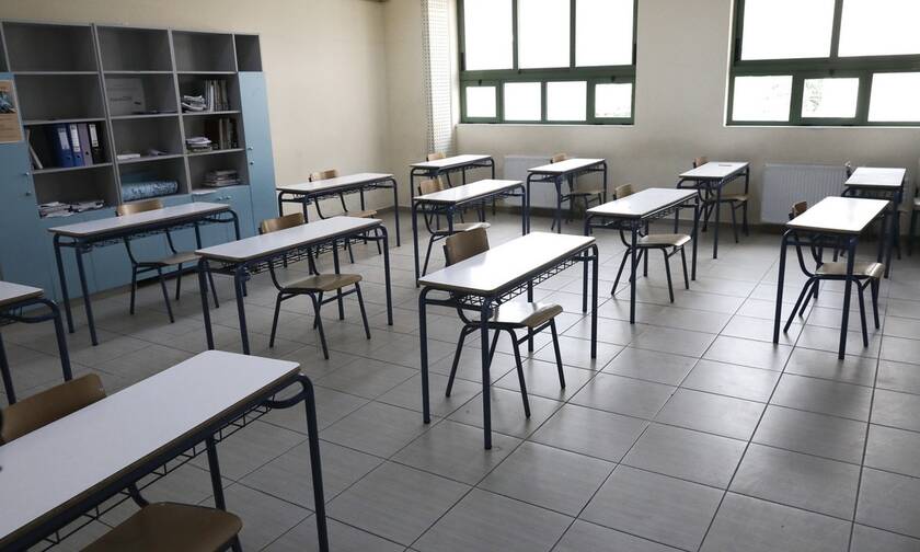 Ανοίγουν τα σχολεία: Η Γ' λυκείου επιστρέφει στα θρανία - Τι να προσέξουν μαθητές και εκπαιδευτικοί