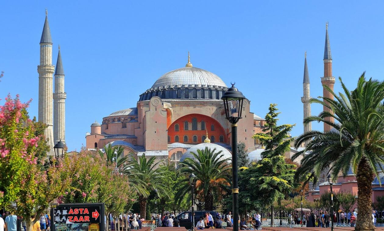 Οργιάζουν τα Μέσα Ενημέρωσης στην Τουρκία: «Η Αγία Σοφία γίνεται τέμενος»