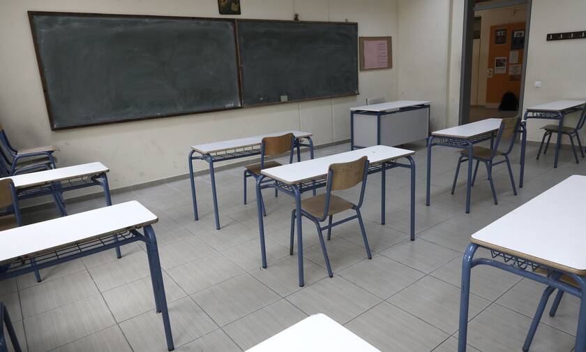 Σχολεία: Σφοδρές αντιδράσεις για τις κάμερες - Με συλλαλητήρια «απαντούν» οι εκπαιδευτικοί
