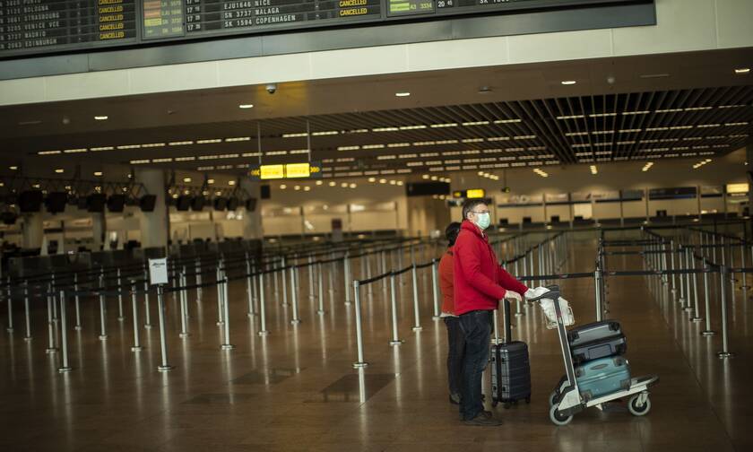Κορονοϊός: Υποχρεωτική χρήση μάσκας σε αεροπλάνα και αεροδρόμια - Η οδηγία Κομισιόν για τουρισμό