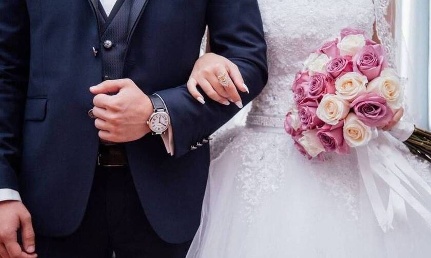 Είναι επίσημο: Παντρεύεται πασίγνωστος Έλληνας ηθοποιός - Η αναγγελία γάμου του