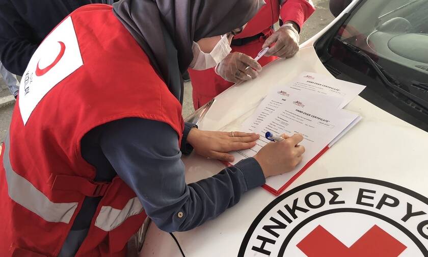 Ελληνικός Ερυθρός Σταυρός: Επανένωση ενός 22χρονου και της 3χρονης αδελφής του με την μητέρα τους