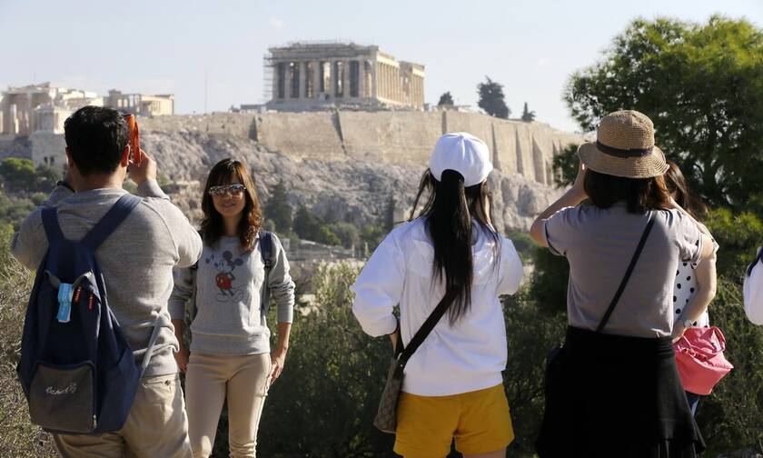 Guardian: Η Ελλάδα θέλει να κεφαλαιοποιήσει την πετυχημένη διαχείριση της πανδημίας