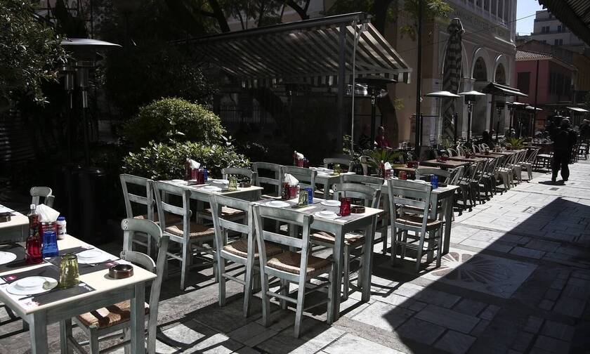 Εστίαση: Περισσότερα τραπέζια με την «ανοχή» των δήμων - 35.000 θέσεις στην κοινωφελή εργασία