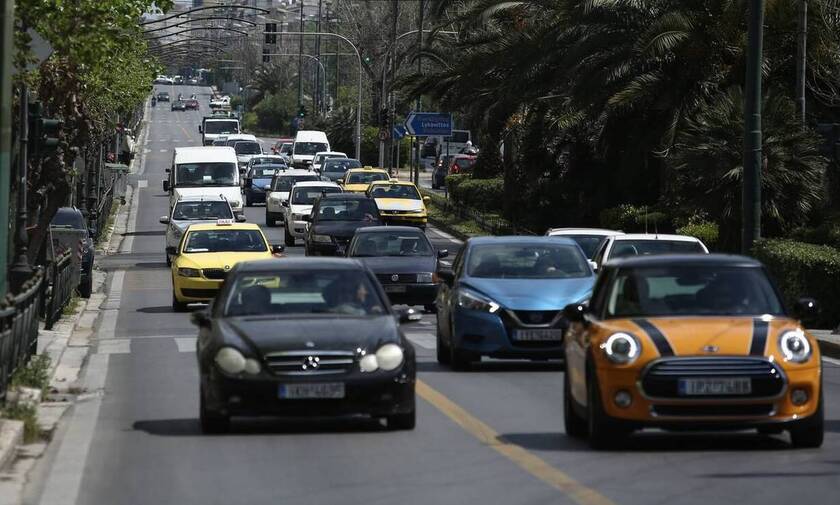 Κίνηση: Κυκλοφοριακό «κομφούζιο» στους δρόμους - Πού σημειώνεται μποτιλιάρισμα