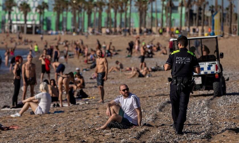Κορoνοϊός Ισπανία: Χαμός στις παραλίες της Βαρκελώνης παρά τις απαγορεύσεις (vid)