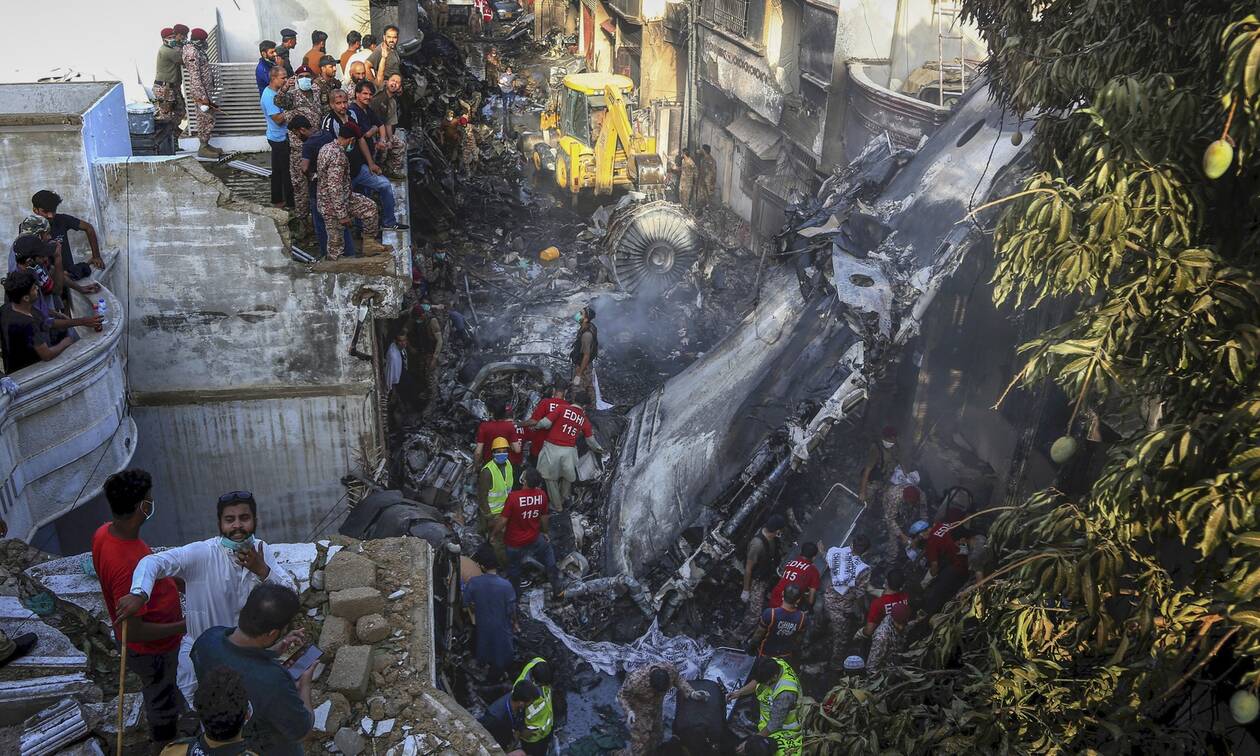 Αεροπορική τραγωδία στο Πακιστάν: Τα τελευταία λόγια του πιλότου πριν τη συντριβή