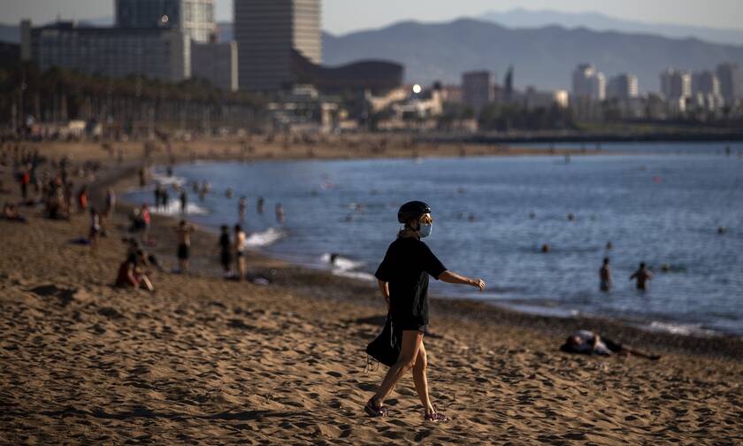 Κορονοϊός Ισπανία: Ξανανοίγουν παραλίες, πισίνες, εμπορικά κέντρα 