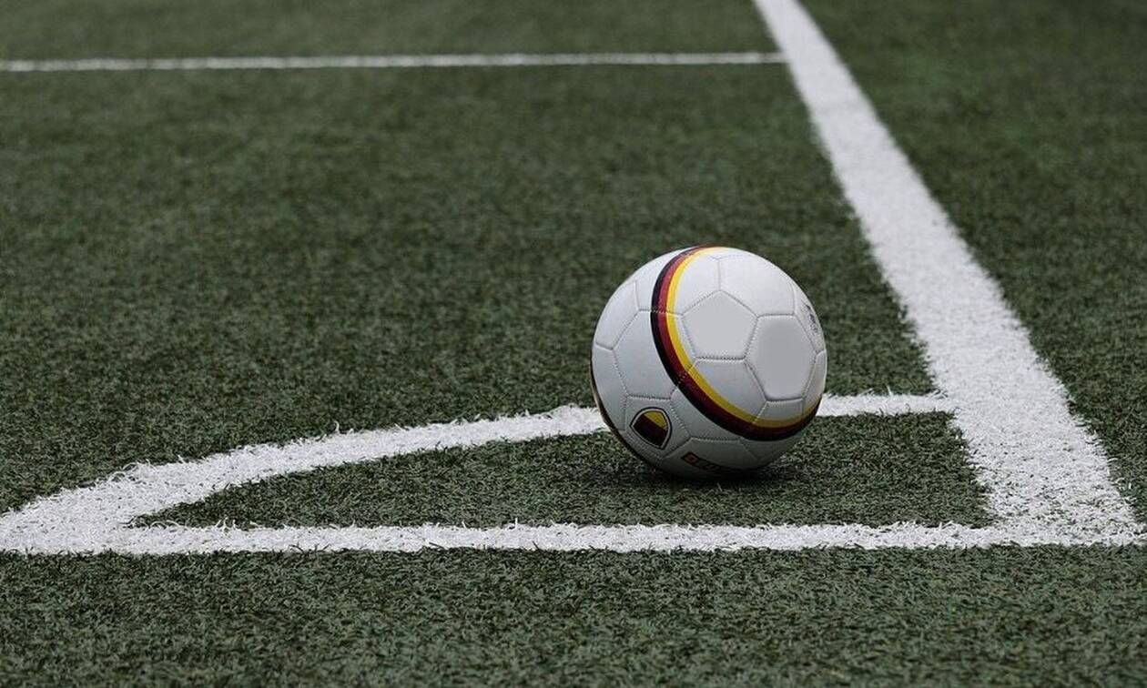 Χαμός σε γήπεδο: 400 οπαδοί κάνουν «ντου» σε ποδοσφαιρικό αγώνα (vid)
