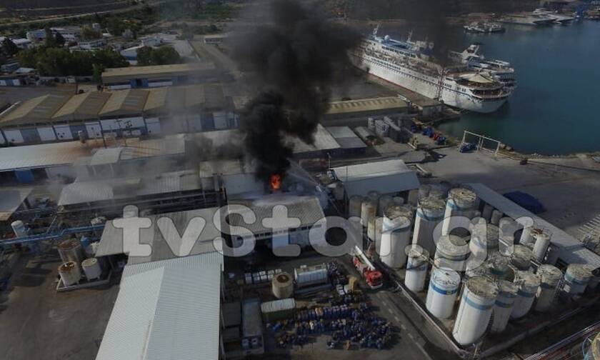 Φωτιά ΤΩΡΑ σε εργοστάσιο στη Χαλκίδα (pics)