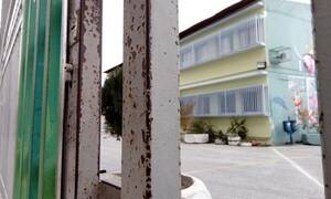 Σοκ στη Θεσσαλονίκη: Μαχαίρωσαν νεαρό μέσα σε σχολείο για οπαδικές διαφορές
