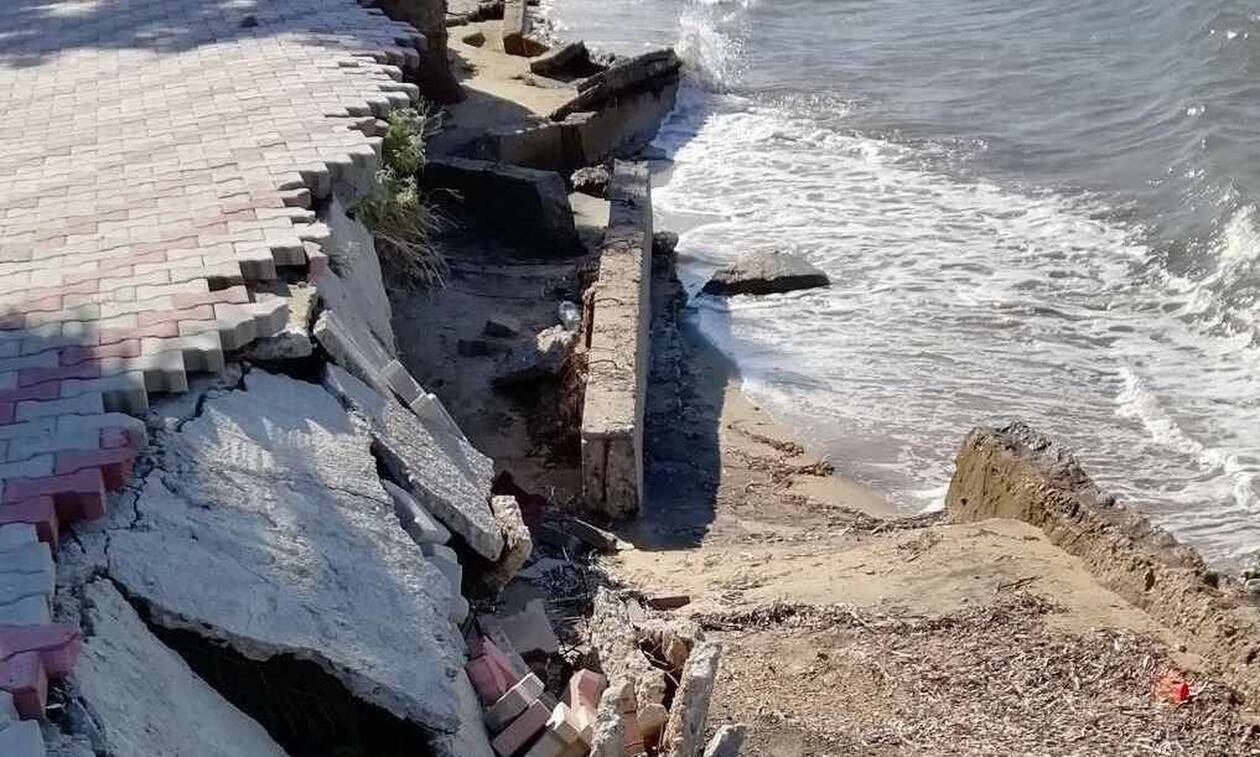 Χαλκιδική: Εικόνες καταστροφής! Κατέρρευσε η παραλία της Νέας Ηράκλειας (pics – vid)