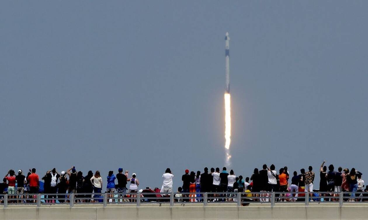 SpaceX: Συγκλονιστικές στιγμές - Η πρώτη ιδιωτική πτήση ταξιδεύει προς τον ISS