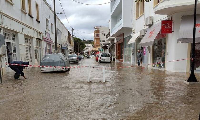 «Πνίγηκε» η Λέρος: Ο δήμαρχος ζητά να κηρυχθεί το νησί σε κατάσταση έκτακτης ανάγκης (pics)