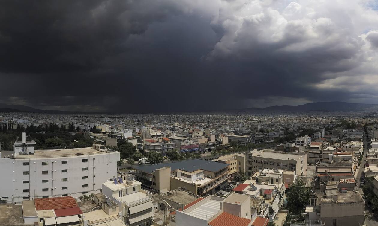 «Άνοιξαν» οι ουρανοί: Εντυπωσιακό βίντεο από την καταιγίδα που σάρωσε την Αθήνα