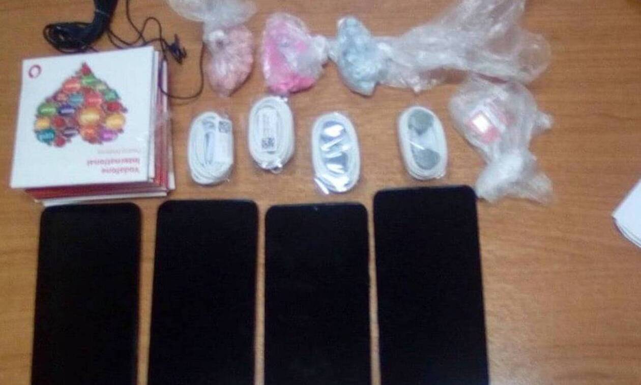 Φυλακές Χαλκίδας: Επ' αυτοφώρω με κινητά και χάπια πιάστηκε σωφρονιστικός υπάλληλος
