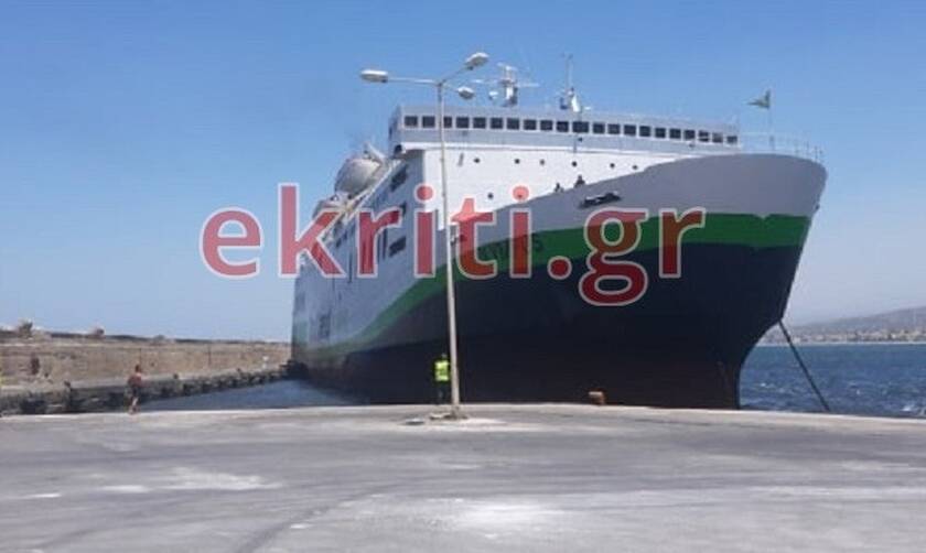 Ρέθυμνο: Προσέκρουσε στο λιμάνι το πλοίο «Olympus» με 117 επιβάτες (pics)