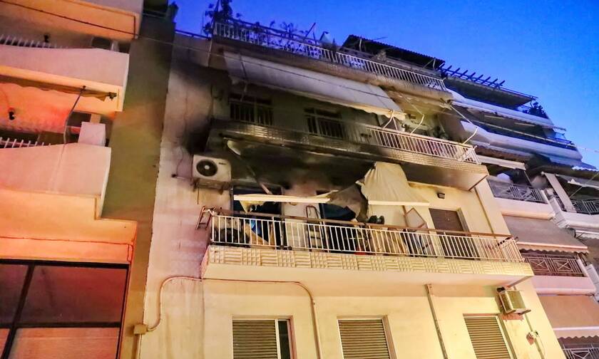 Φωτιά στην Αττική: Στις φλόγες διαμέρισμα στο Γαλάτσι - Δείτε εικόνες από το σημείιο