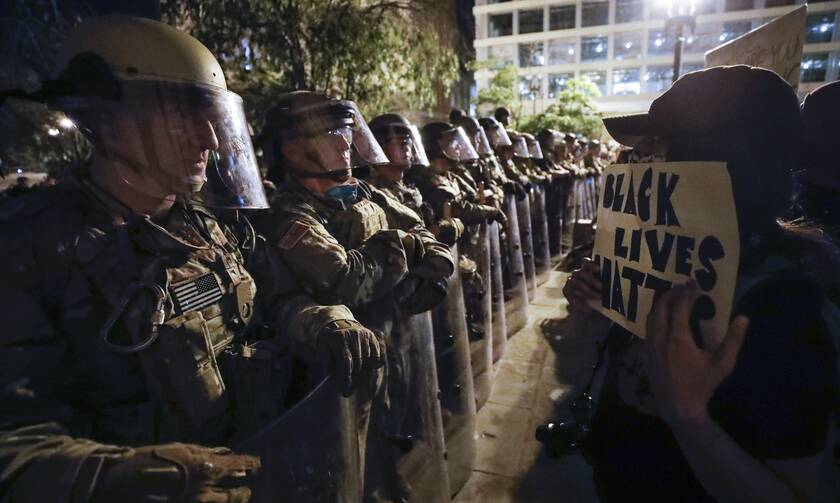 Κορονοϊός: Συναγερμός στις ΗΠΑ-Έφεδροι Εθνοφρουράς μολύνθηκαν σε διαδηλώσεις