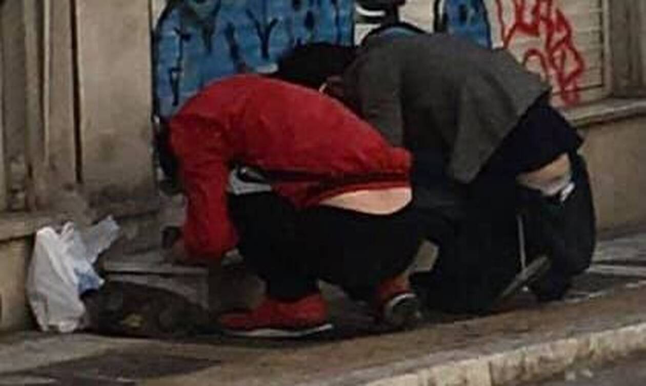 Σοκαριστικές εικόνες από τις πιάτσες ναρκωτικών στο κέντρο της Αθήνας