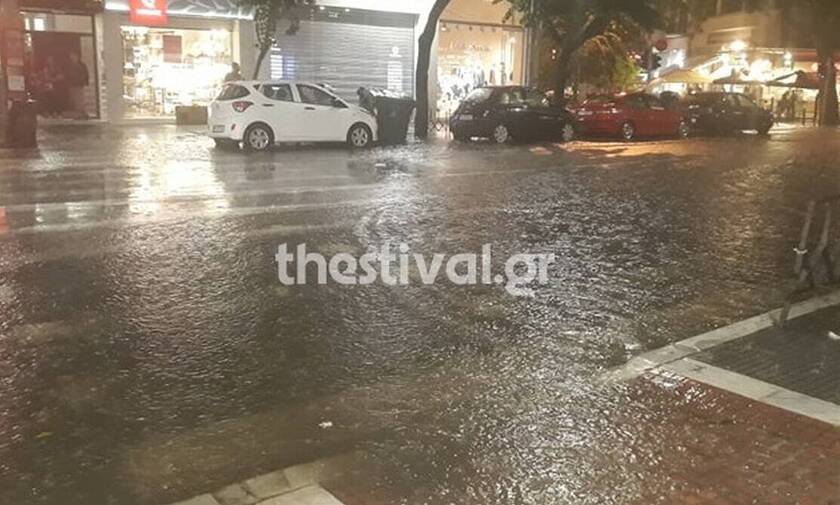 Θεσσαλονίκη: Μέσα σε 20 λεπτά έριξε 10 χιλιοστά βροχής - Ποτάμια οι δρόμοι