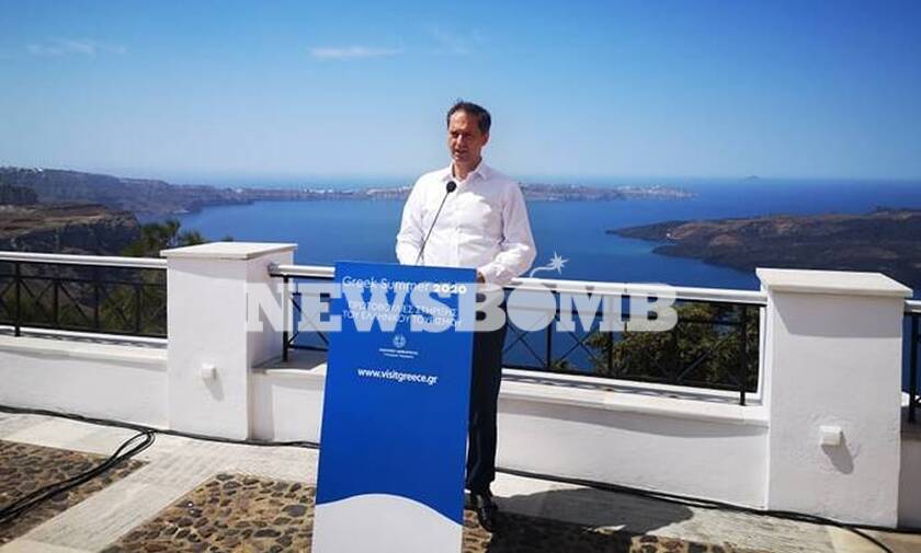 Θεοχάρης στο Newsbomb.gr: Πλέγμα προστασίας για τους εργαζόμενους στον τουρισμό