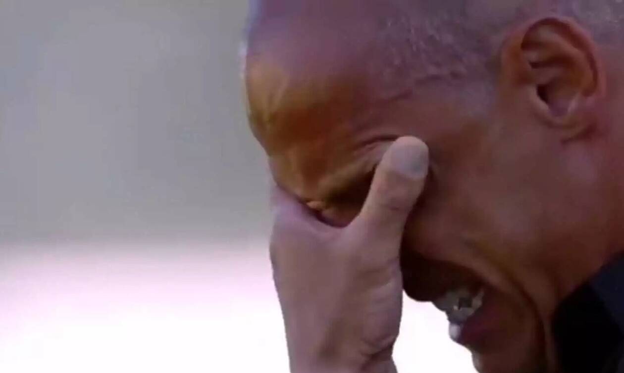Συγκινητικό: Προπονητής «σπαράζει» στο κλάμα για τον χαμό της μητέρας του