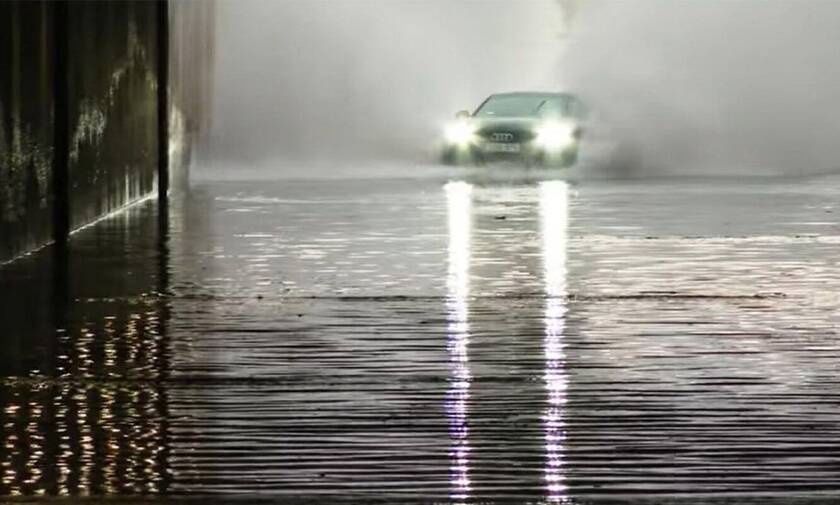 Δείτε ένα Audi Q7 να βουλιάζει στα νερά μιας πλημμύρας