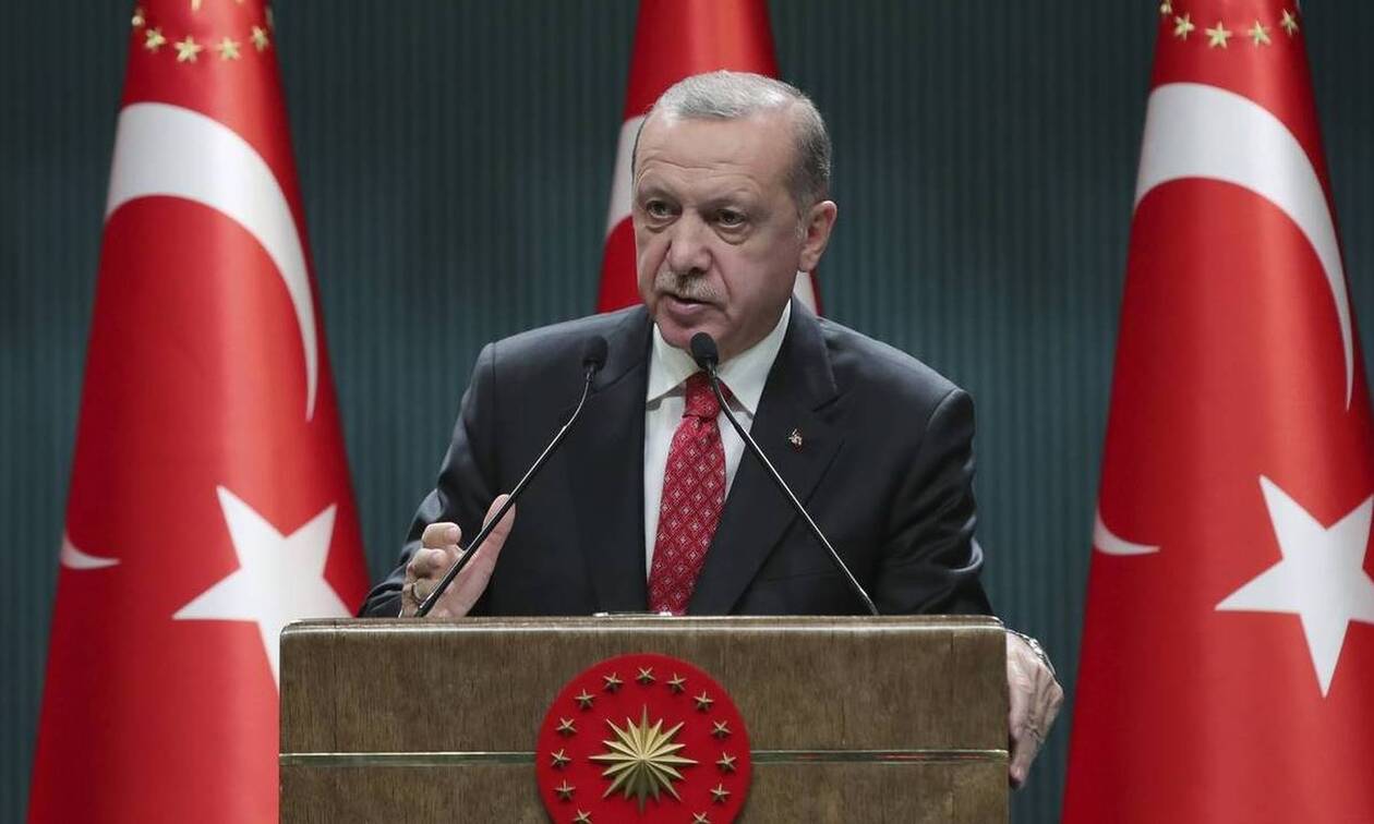 Τουρκία: Ο Ερντογάν έκλεισε πανεπιστήμιο που είχε συνιδρυτή τον Νταβούτογλου