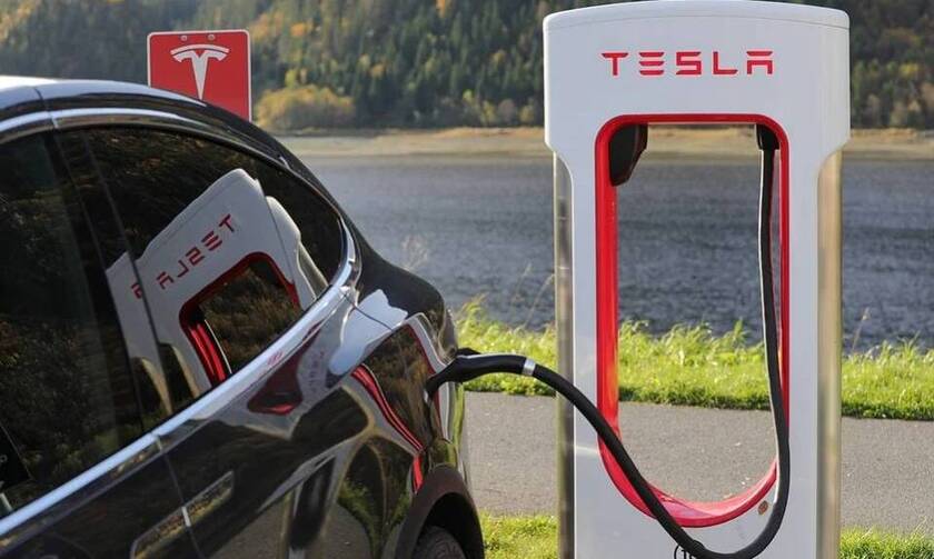Η Tesla αναδεικνύεται η πιο πολύτιμη αυτοκινητοβιομηχανία του κόσμου