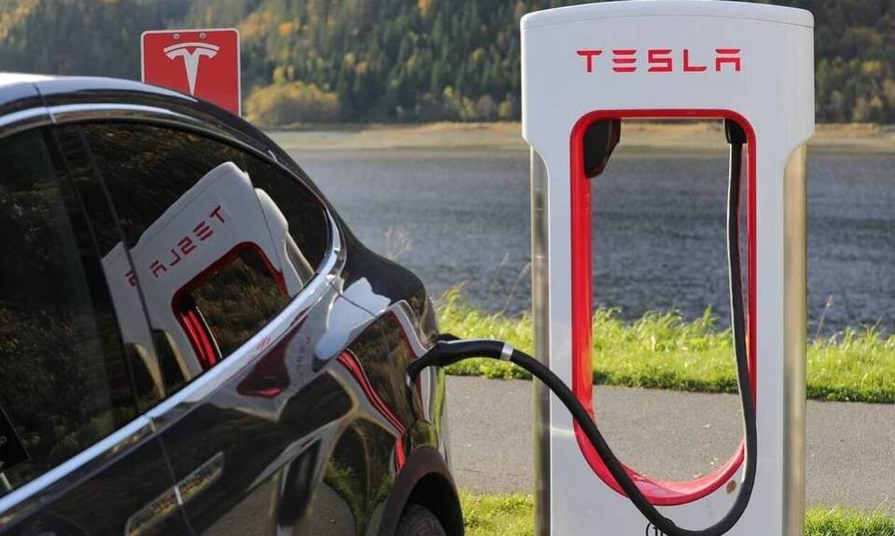 Η Tesla αναδεικνύεται η πιο πολύτιμη αυτοκινητοβιομηχανία του κόσμου