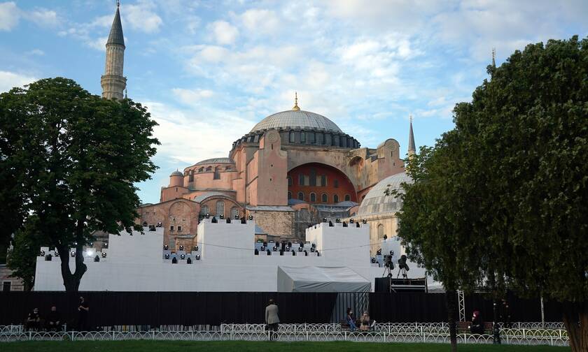 Αγωνία για την Αγιά Σοφιά: Ασφυκτικές πιέσεις στον Ερντογάν να μην την κάνει τζαμί