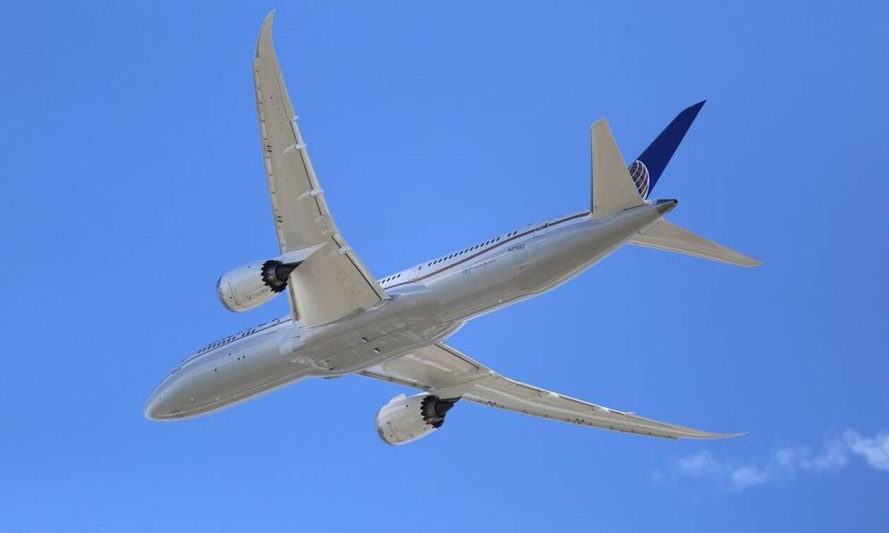 Τρόμος στον αέρα: Ράγισε το παράθυρο του πιλοτήριου σε Βοeing 737