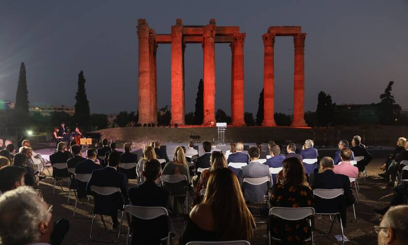 Κυριάκος και Μαρέβα Μητσοτάκη: Κομψοί στους στύλους του Ολυμπίου Διός
