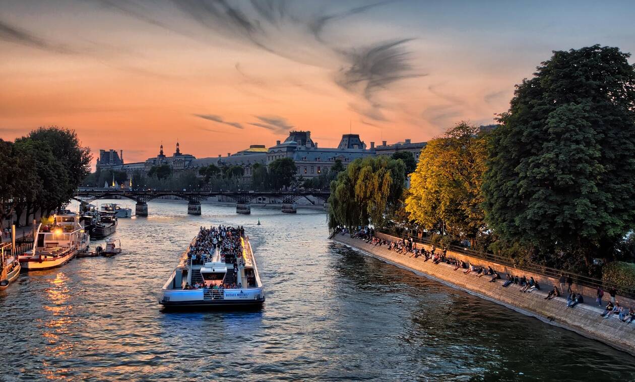 Το πιο ρομαντικό πλωτό σινεμά θα το βρεις στο Παρίσι